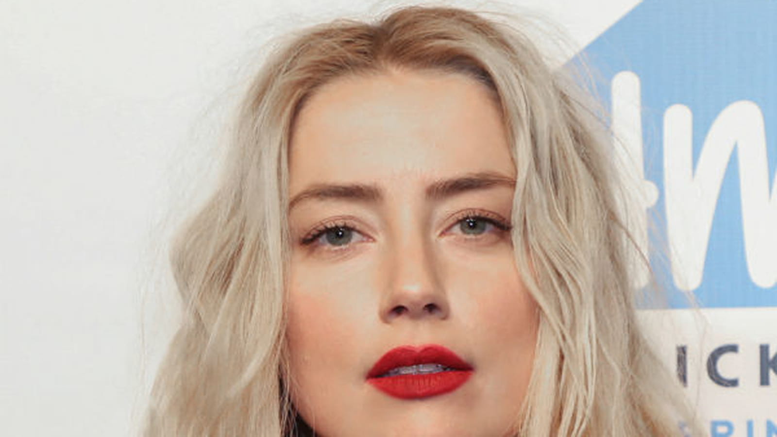 Le look glamour d'Amber Heard