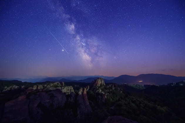 Pluie d'&eacute;toiles filantes en Bulgarie&nbsp;: les Pers&eacute;ides volent au-dessus des forteresses de pierre