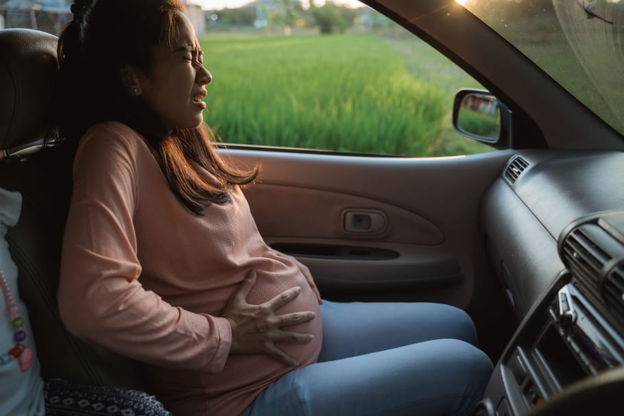 "Les femmes accouchent au bord de la route"