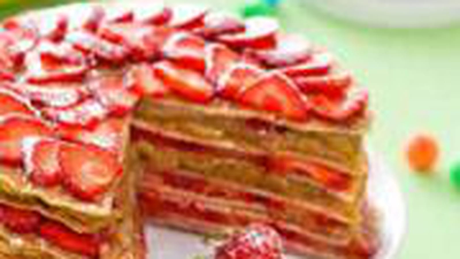 Gâteau de crêpes fraises-rhubarbe