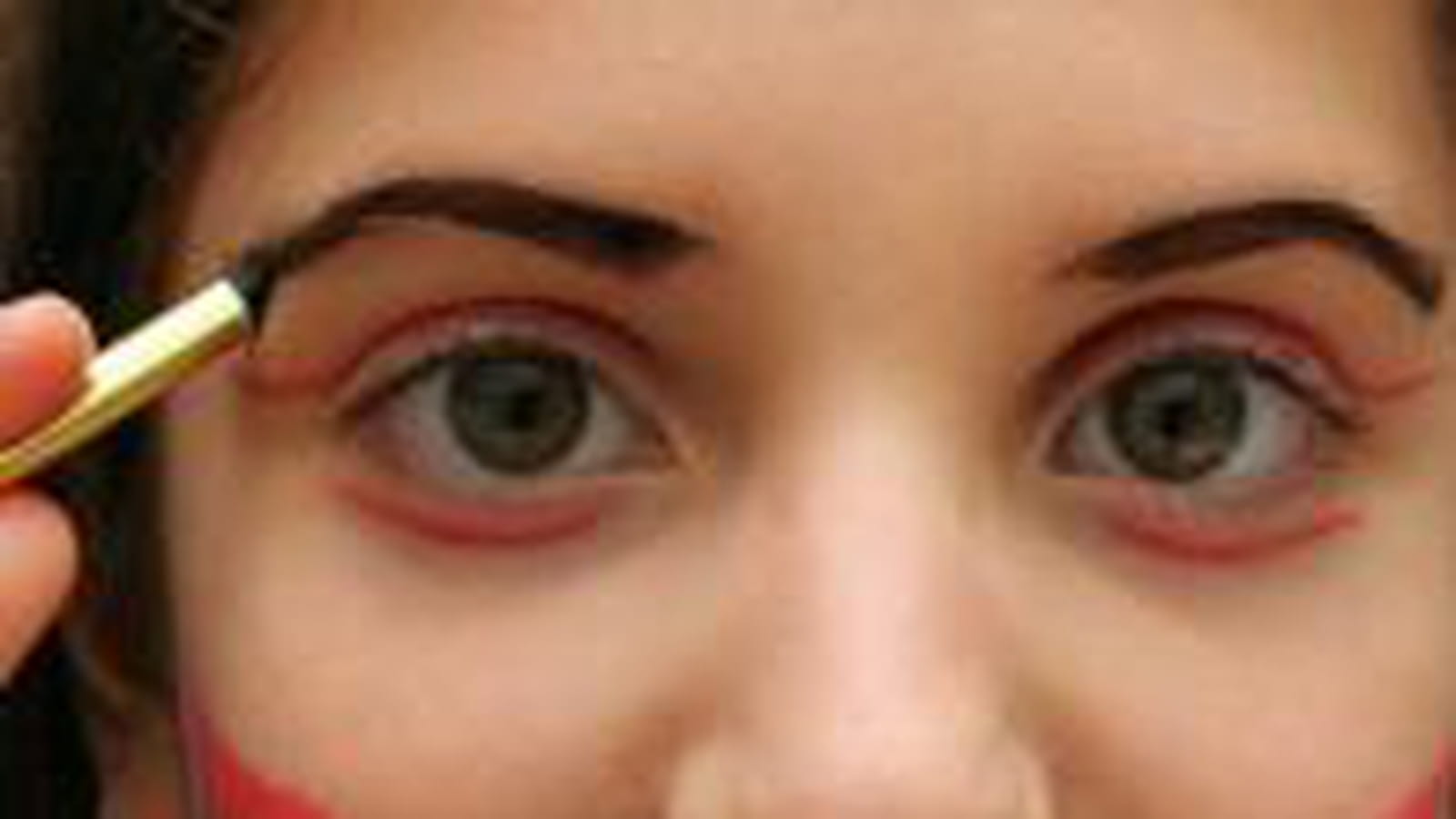 Faites des sourcils bien noirs