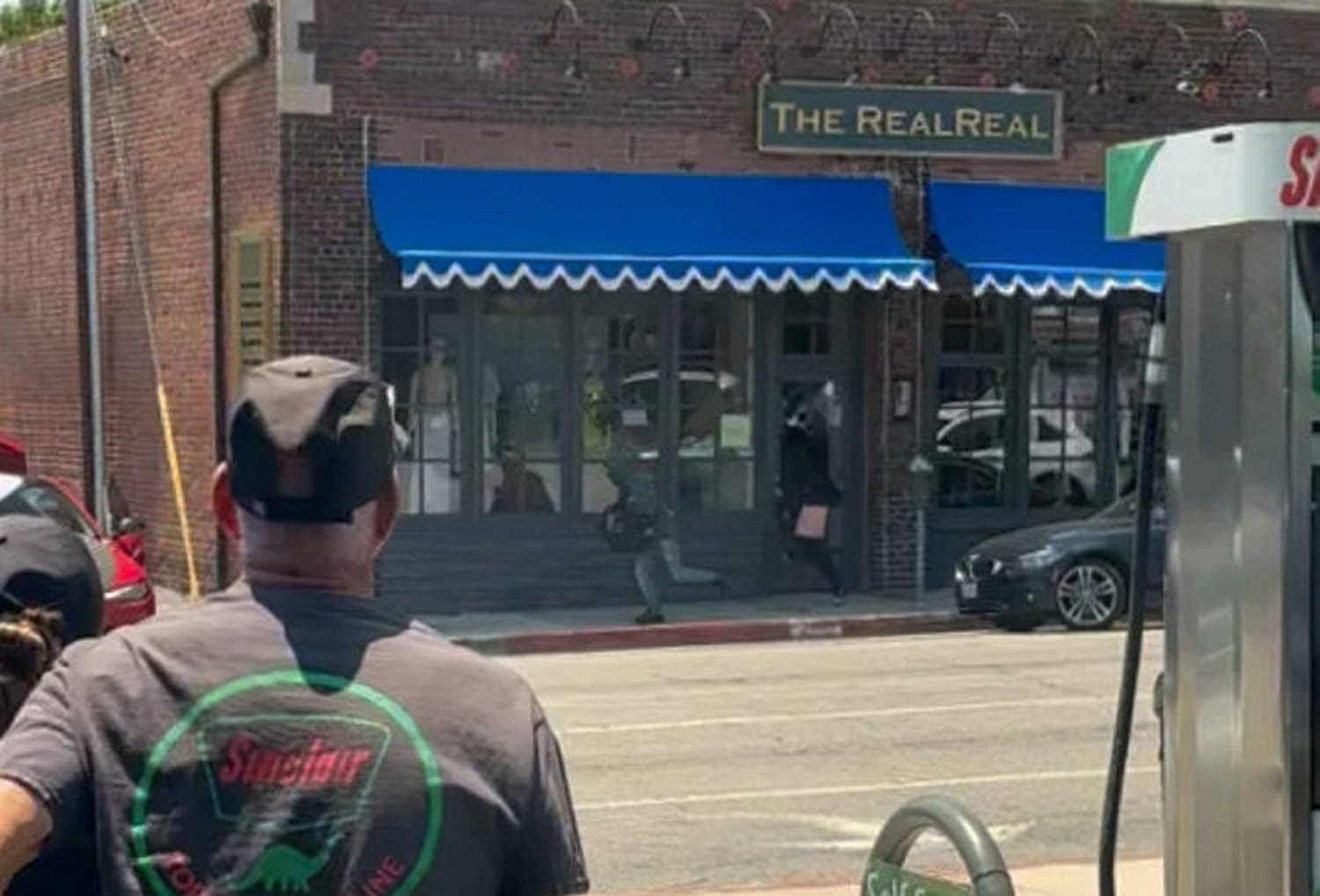 It took these robbers 70 seconds to steal nearly 2 million euros worth of jewelry, the video is spectacular It took these robbers 70 seconds to steal nearly 2 million euros worth of jewelry, the video is spectacular