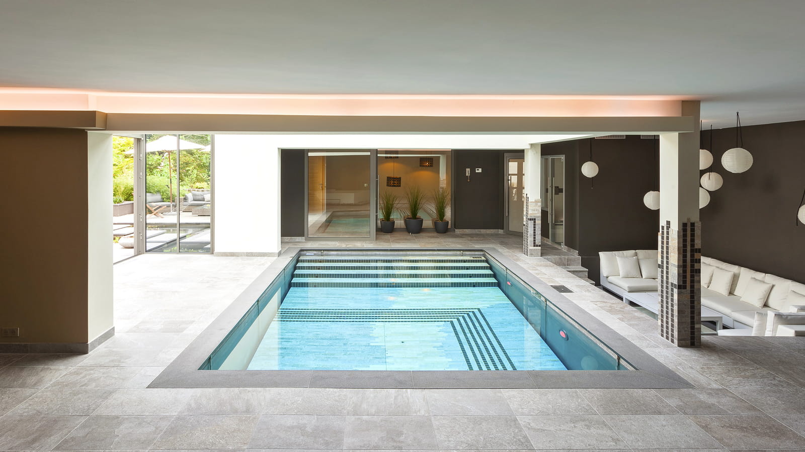 Piscine abritée