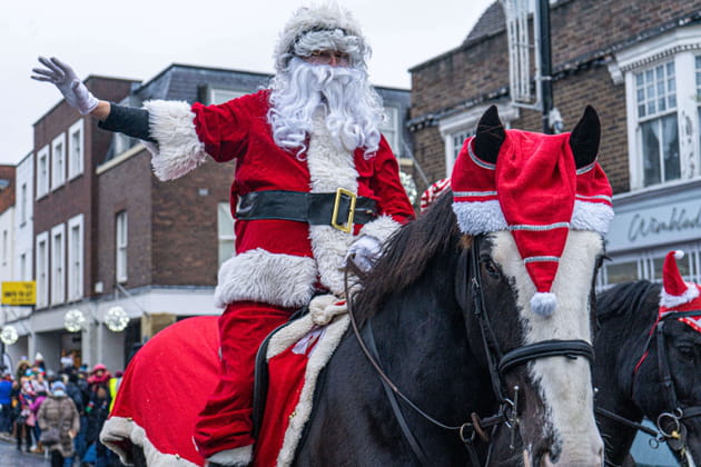 Le père Noël à cheval