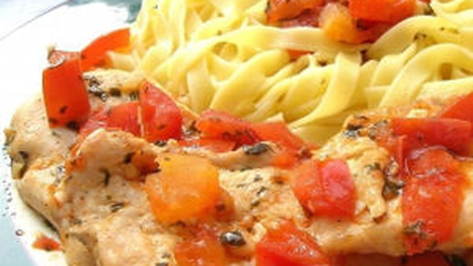 Blanc de poulet au pistou et à la tomate