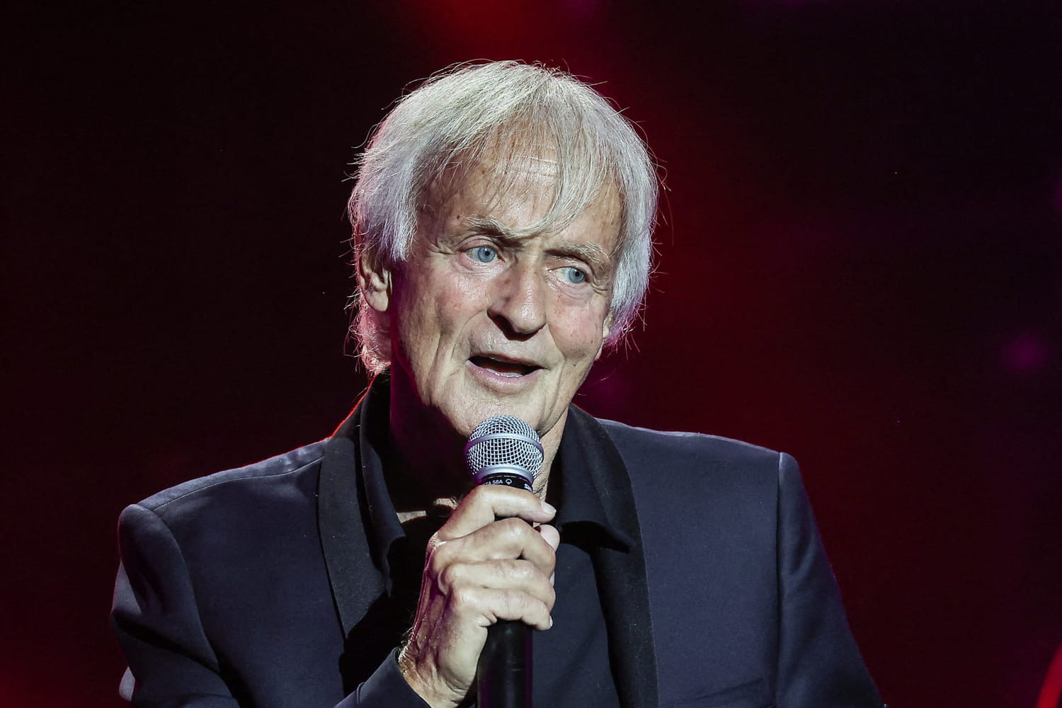 Does Dave have French nationality? “I realized that…” Does Dave have French nationality? “I realized that…”