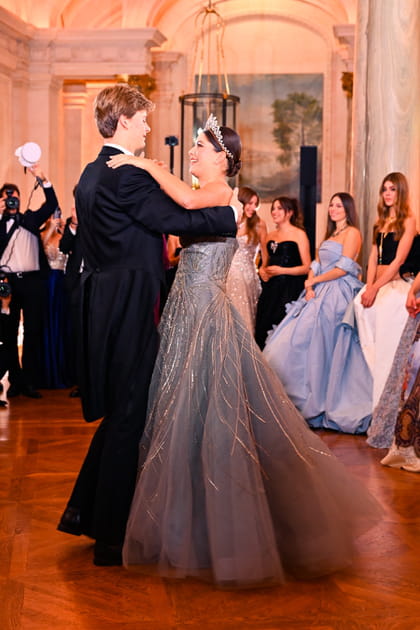 Charles Constantin de Habsbourg et Son Altesse royale la princesse Eugénie de Bourbon dansent au Bal