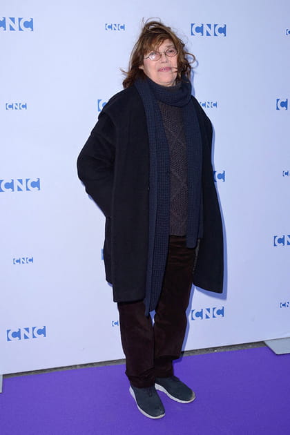 Jane Birkin en pantalon noir et gros pull en laine