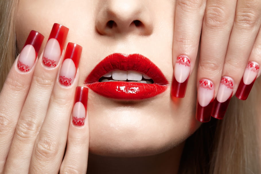 Vie pro : une prime pour jupe et maquillage, non mais quel travail !