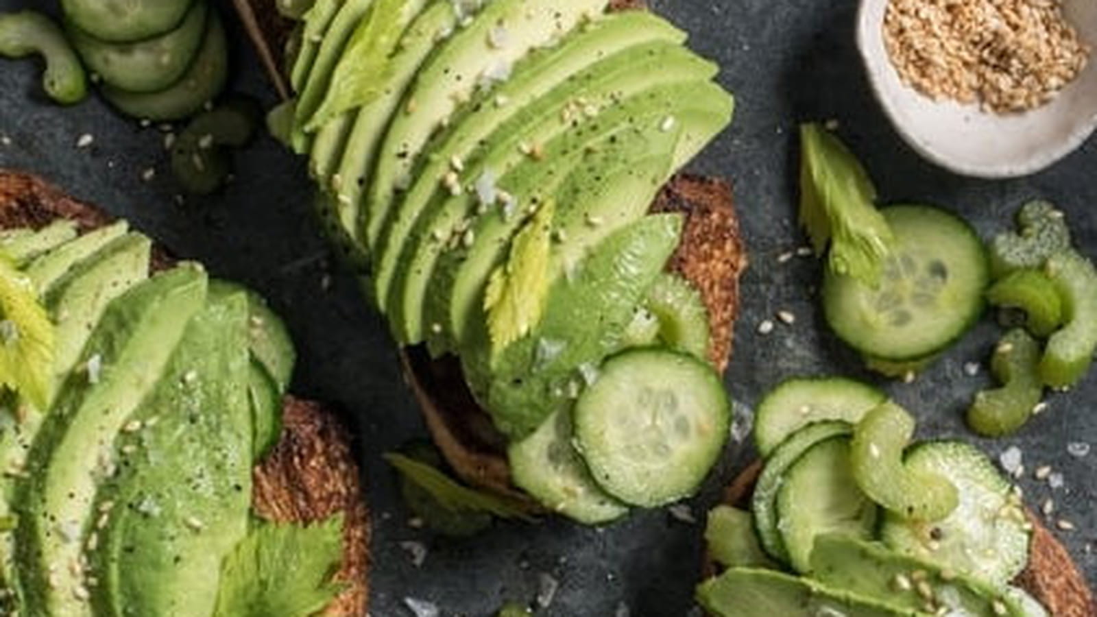 Toasts à l’avocat à la sauce TABASCO® Rouge