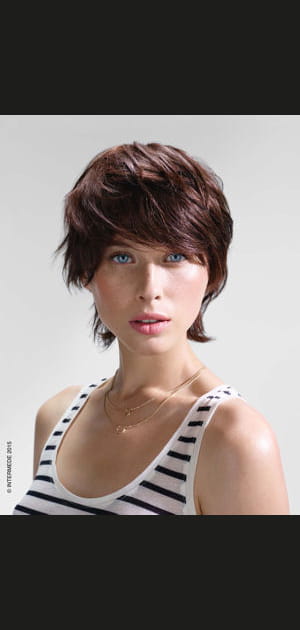 Coupe boyish et nuque longue