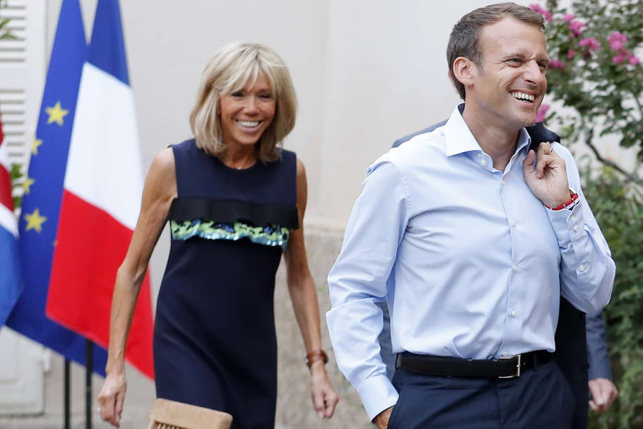 Jet ski, visite surprise, bronzette : les vacances des Macron à Brégançon