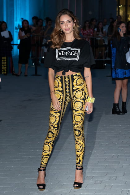 Nabilla Vergara en total look Versace