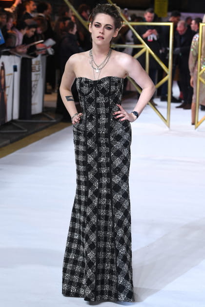 Kristen Stewart en robe bustier à motif géométrique à paillettes Thom Browne