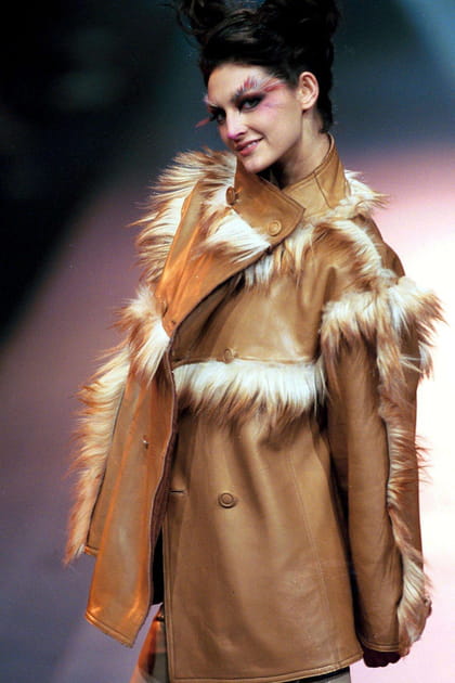 D&eacute;fil&eacute; Thierry Mugler automne-hiver 2000-2001