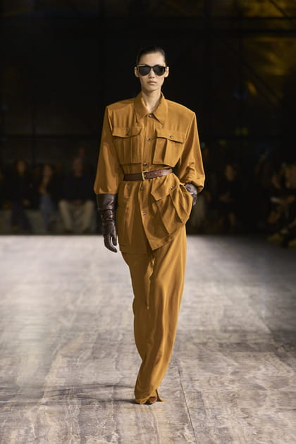 Look 44 du défilé Saint Laurent printemps-été 2024