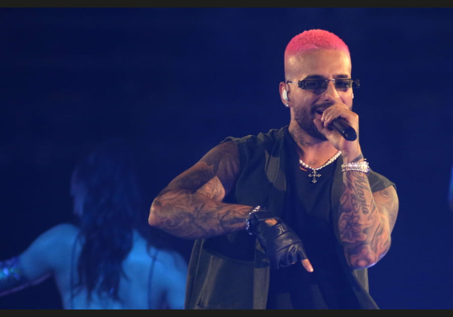La coloration rose de Maluma