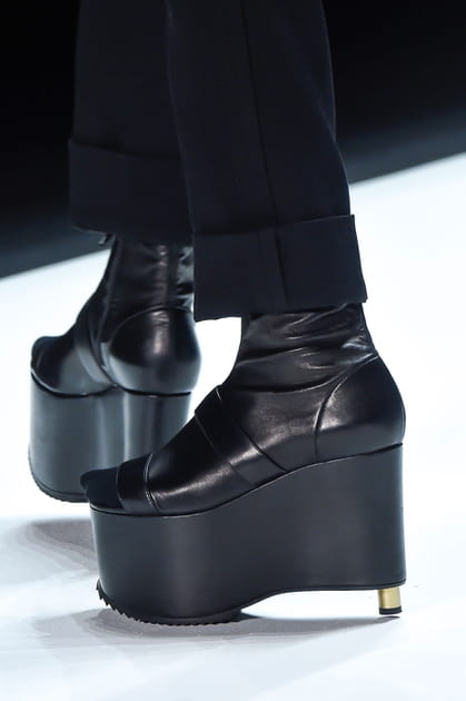 Les compens&eacute;es &agrave; mini talons du d&eacute;fil&eacute; Vera Wang