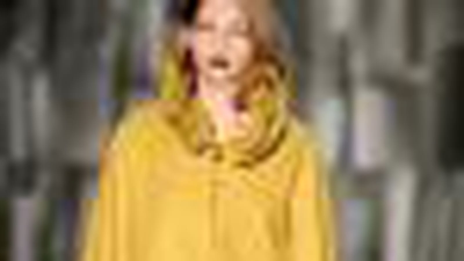 Manteau jaune de Moschino Cheap & Chic