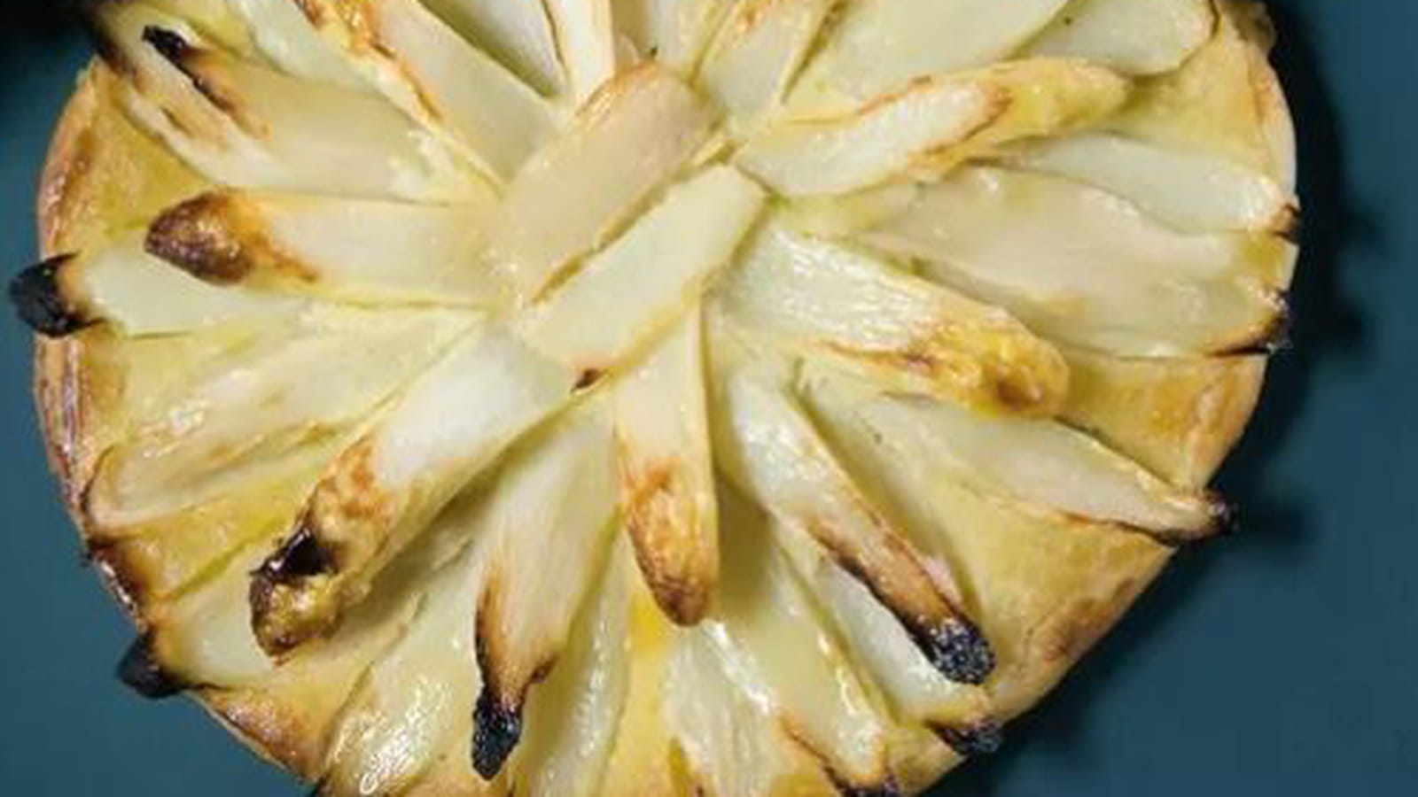 Tarte fine d’asperges blanches à la frangipane