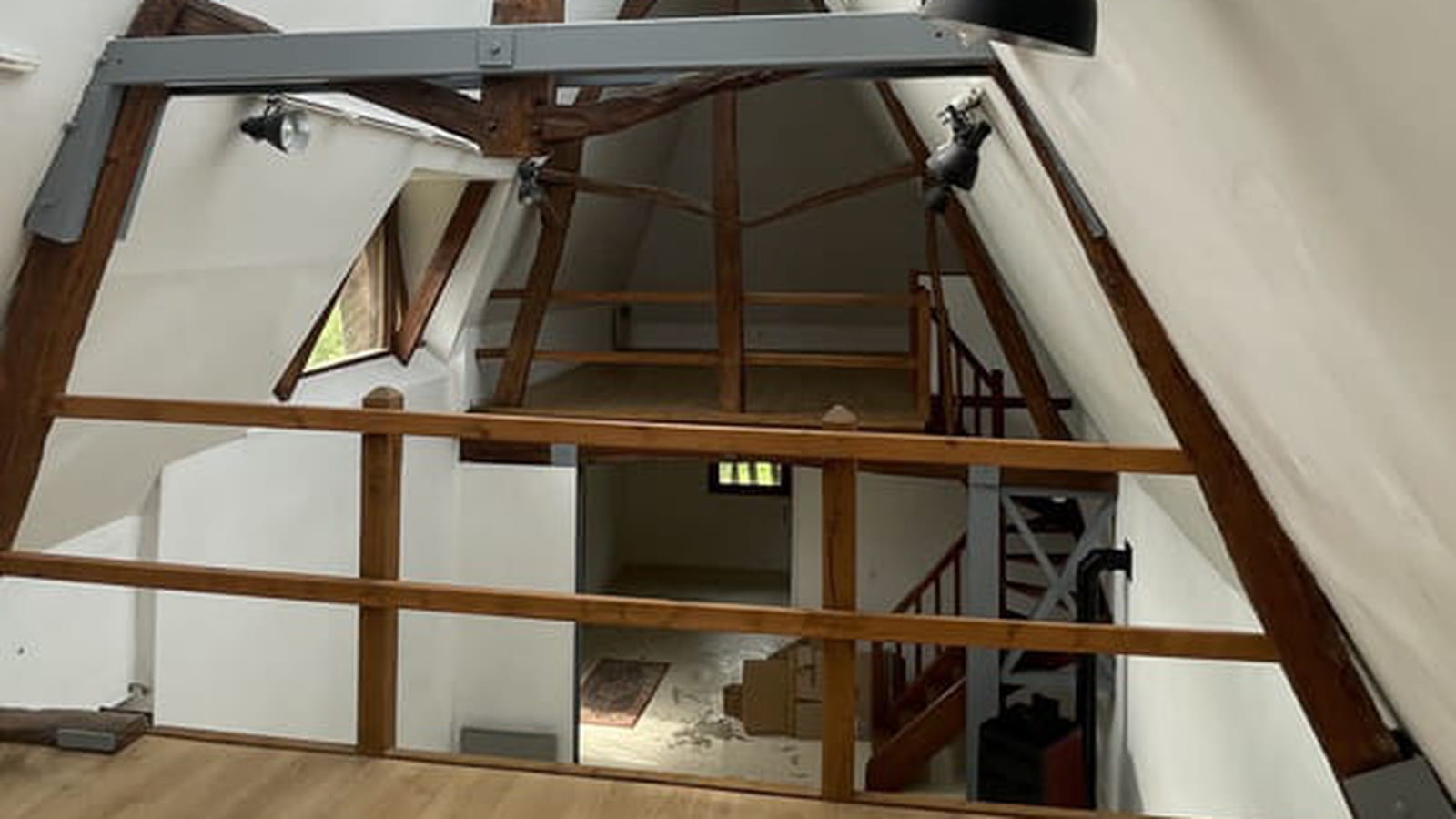 Mezzanine avant