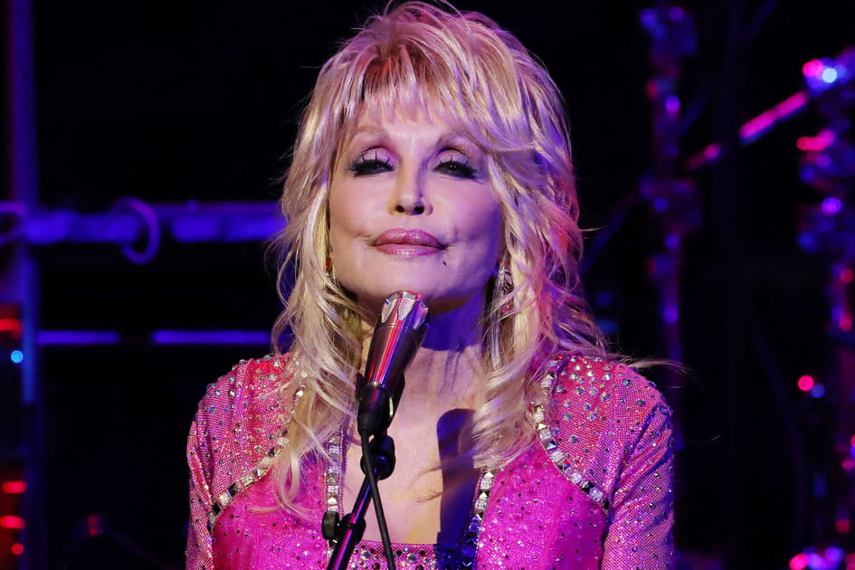 Dolly Parton, apr&egrave;s&nbsp;: une l&egrave;vre sup&eacute;rieure gonfl&eacute;e