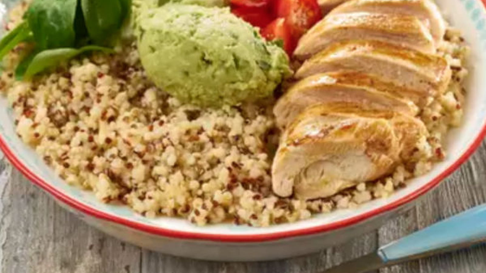 Superbowl au quinoa gourmand et poulet 