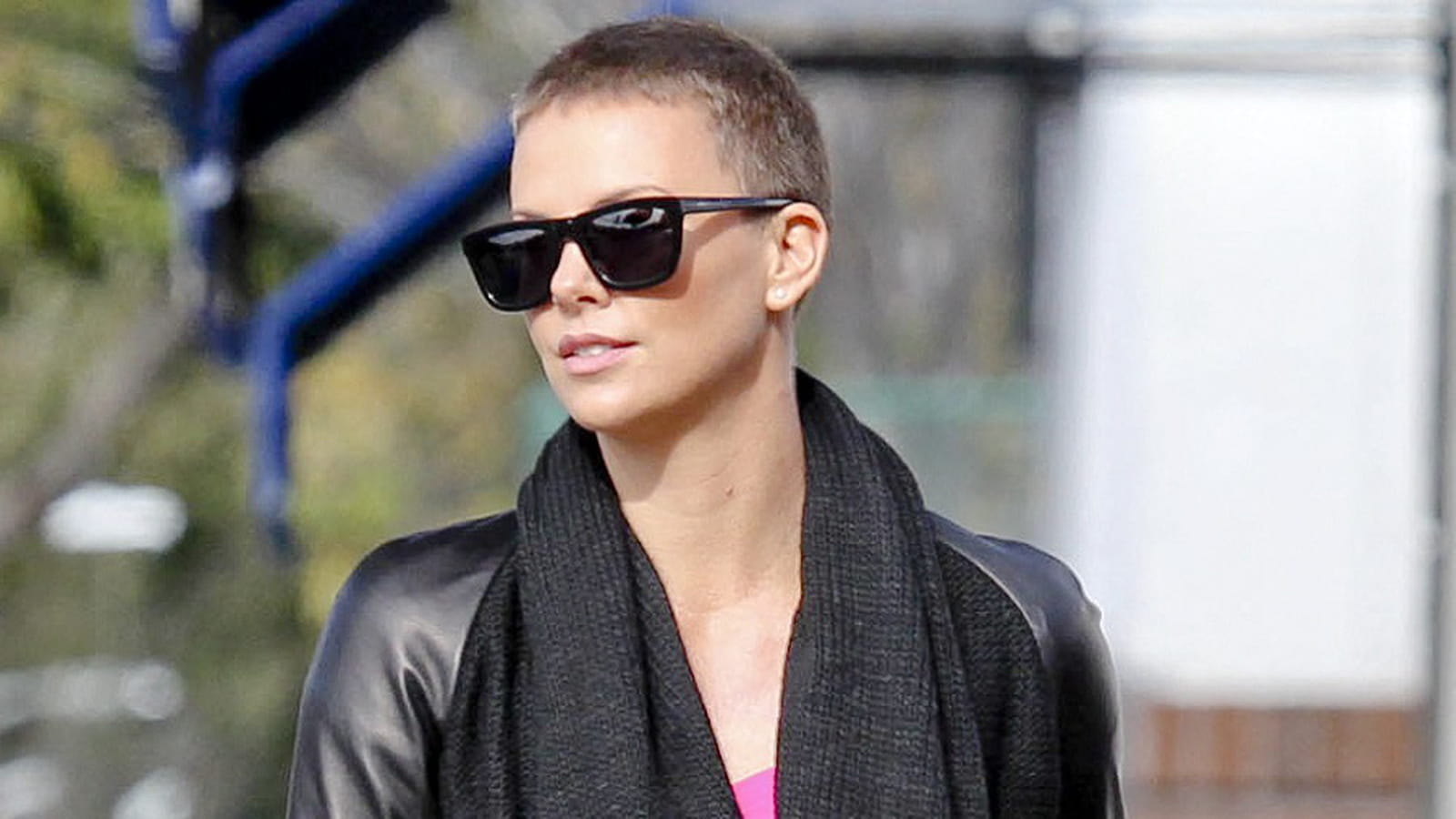 Charlize Theron, avec ses cheveux rasés