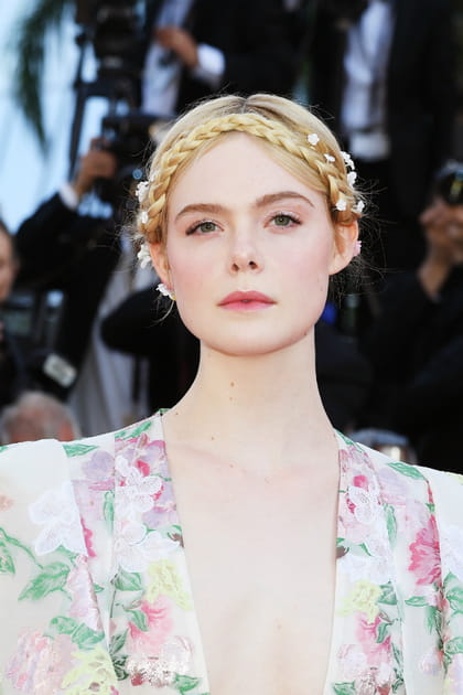 Le beauty look romantique d'Elle Fanning