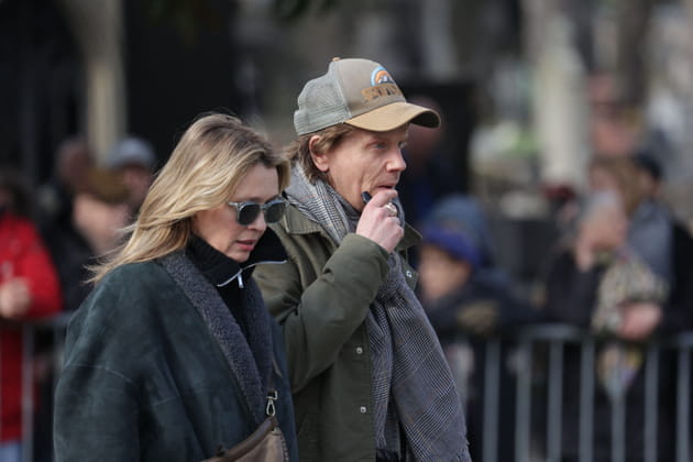 Anne Marivin et Alex Lutz arrivent aux obsèques d'Emilie Dequenne