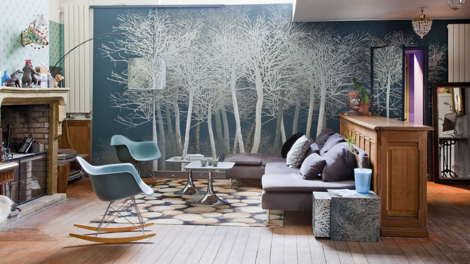 Décor mural fantaisie bleu au salon 