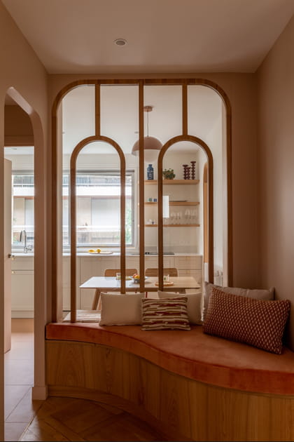 Apr&egrave;s&nbsp;: une entr&eacute;e color&eacute;e qui s'ouvre sur les pi&egrave;ces de vie