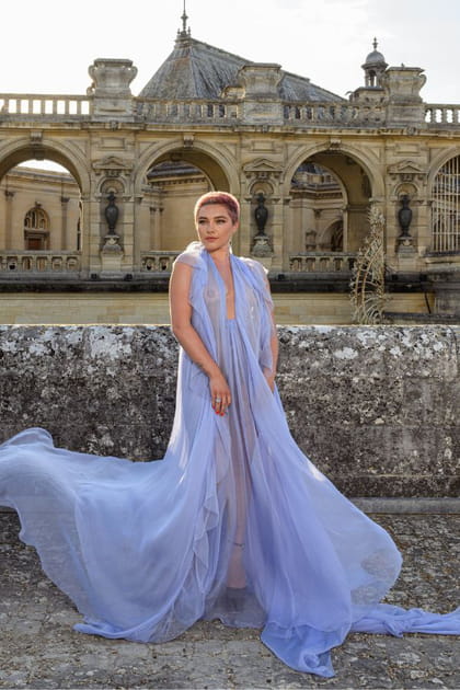 Florence Pugh en robe à volants lilas au défilé Valentino haute couture automne-hiver 2023-2024 