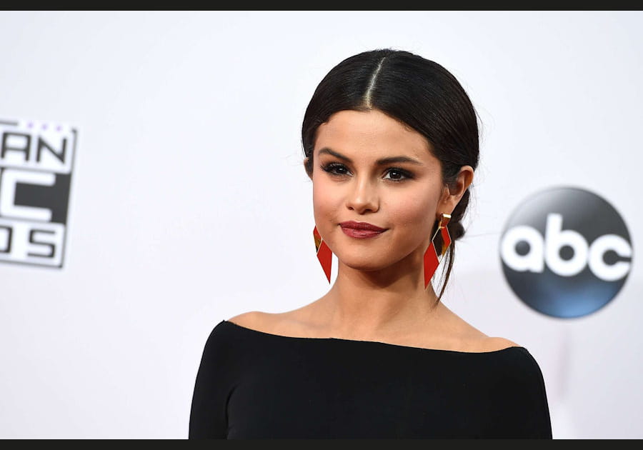Le look glamour de Selena Gomez