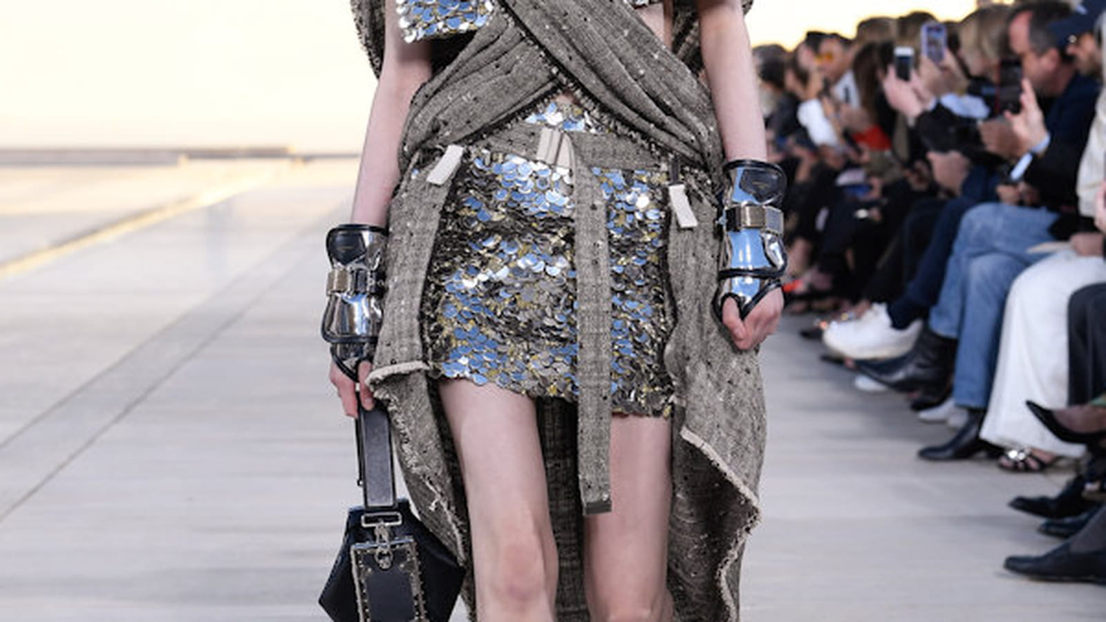 Look 10