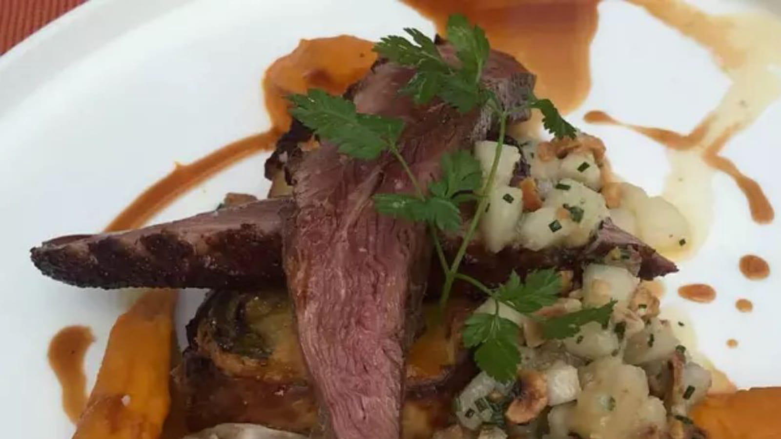 Magret de canard, potimarron et poires, sauce aigre douce