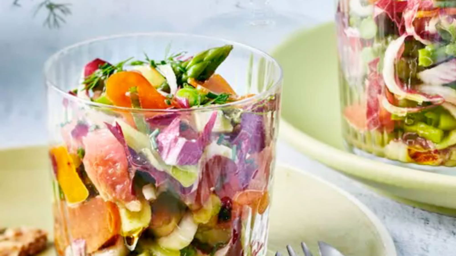 Verrine avocat, pamplemousse, poutargue, asperges vertes