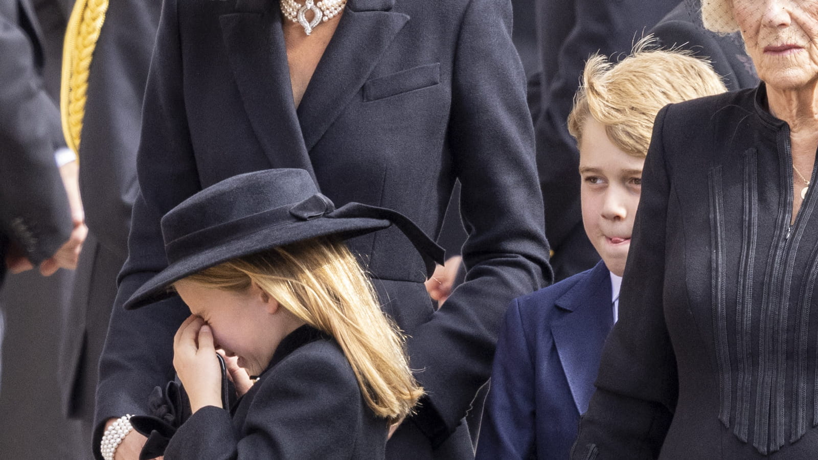Princesse Charlotte en larmes