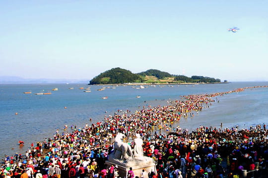 La mer s'ouvre en deux &agrave; cet endroit - un miracle qui n'a lieu que 2&nbsp;fois par an