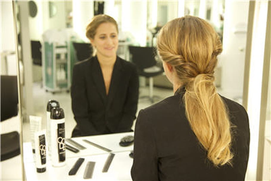 Réalisez une Twisted ponytail
