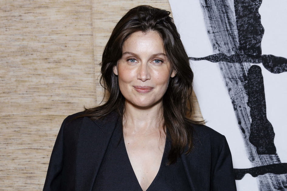 Laetitia Casta, rayonnante avec son blush p&ecirc;che