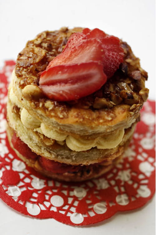 Mille-feuilles mousse de Comté et gelée de fraises
