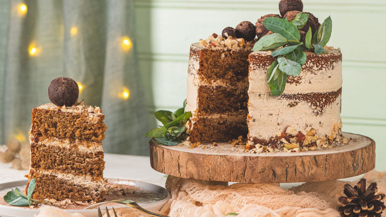 Gâteau sur socle en bois