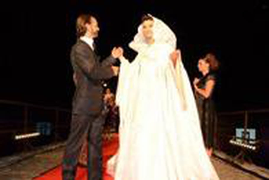Oliver Swan défile à l'occasion de la 1ère Fashion Night Couture