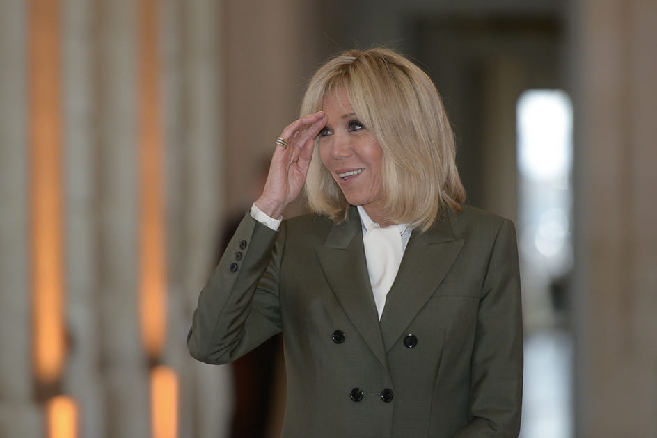 Brigitte Macron, s&eacute;duisante avec sa classe ind&eacute;niable
