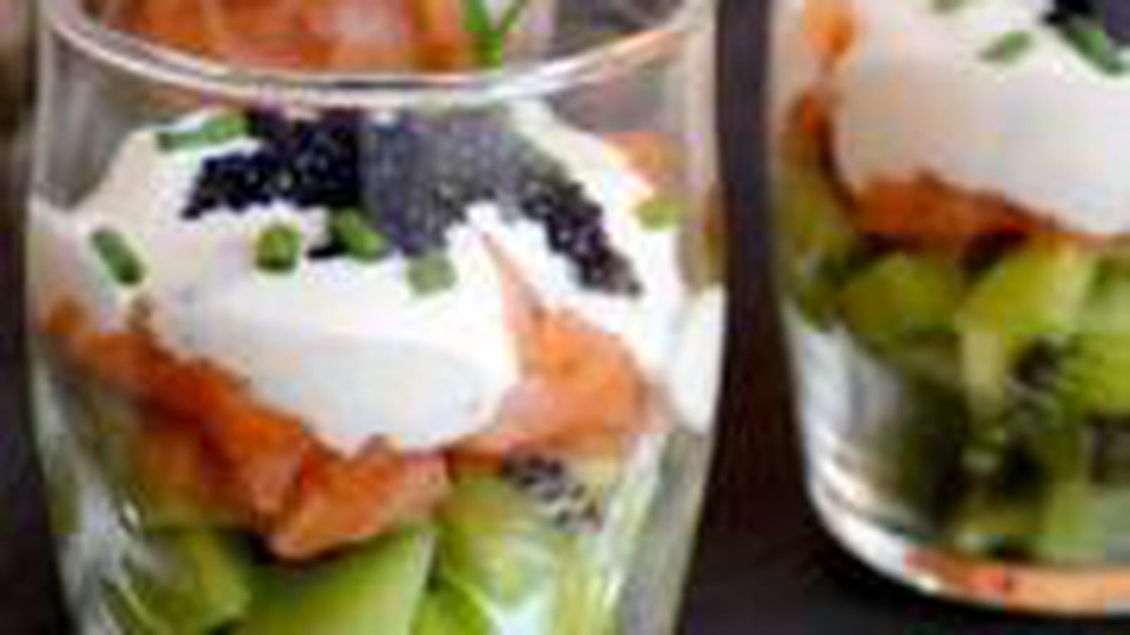 Verrines kiwis et saumon fumé, fromage frais à la ciboulette