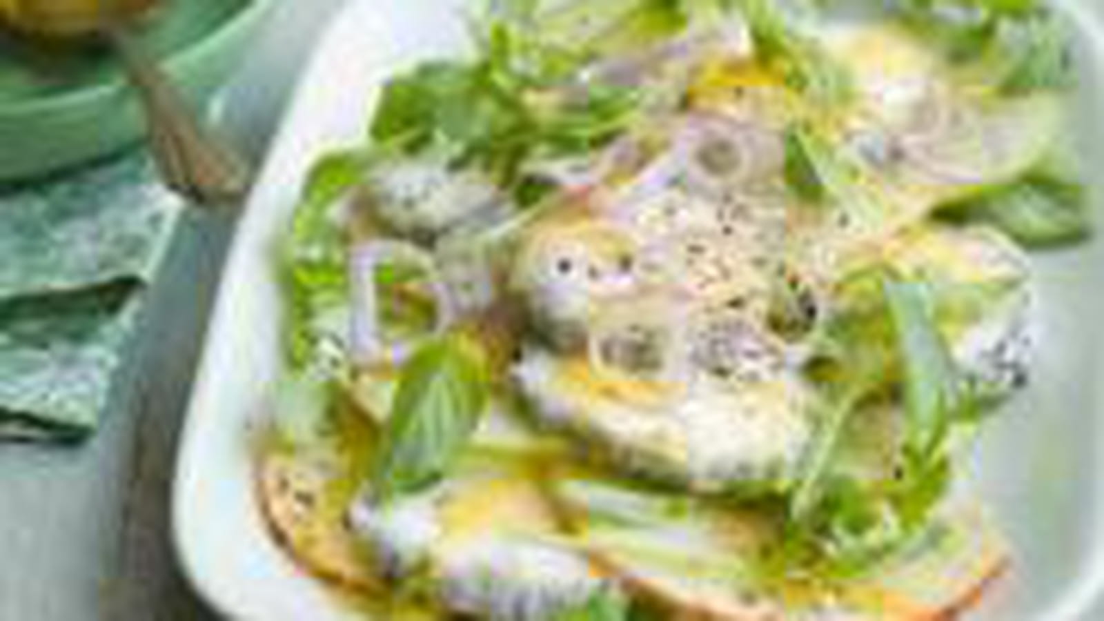 Carpaccio de pommes, chèvre cendré et miel de Châtaignier