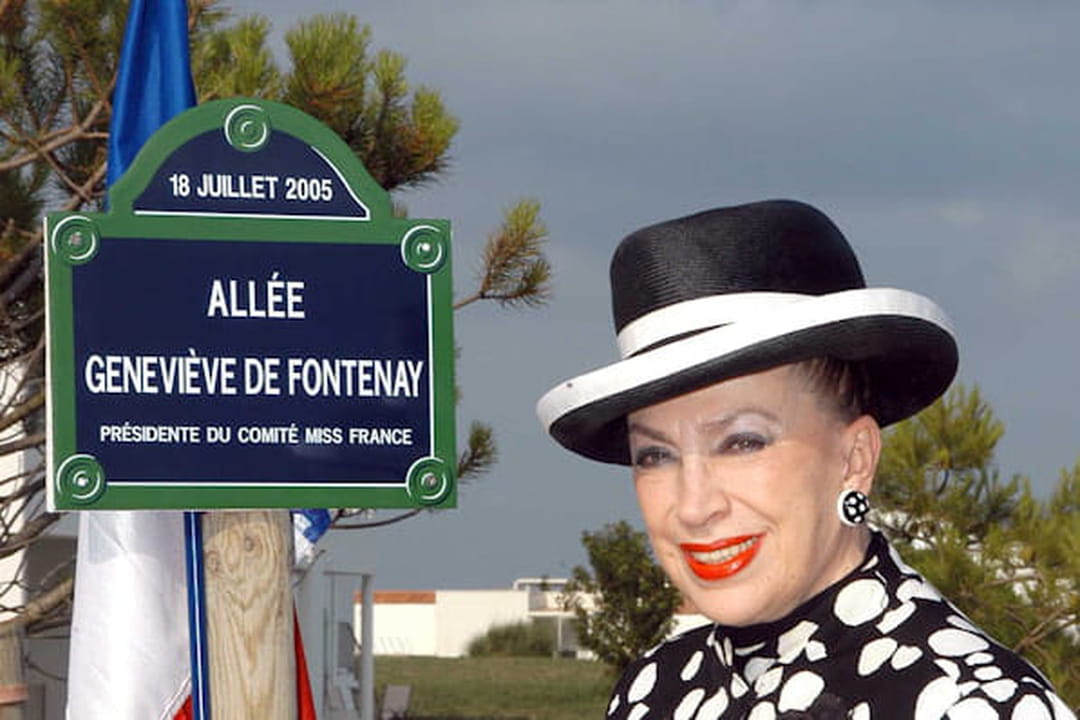 Geneviève de Fontenay en chapeau bicolore et veste à gros pois