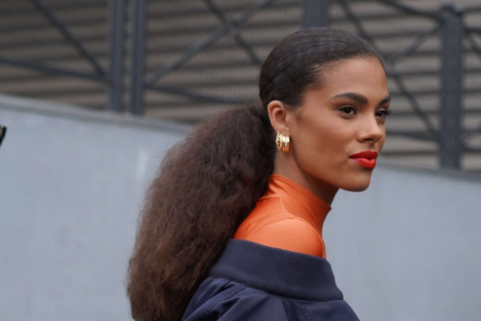 Tina Kunakey, &eacute;l&eacute;gante avec son rouge intense