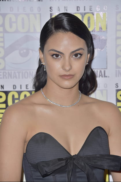 Flop&nbsp;: Camila Mendes et son make-up fade